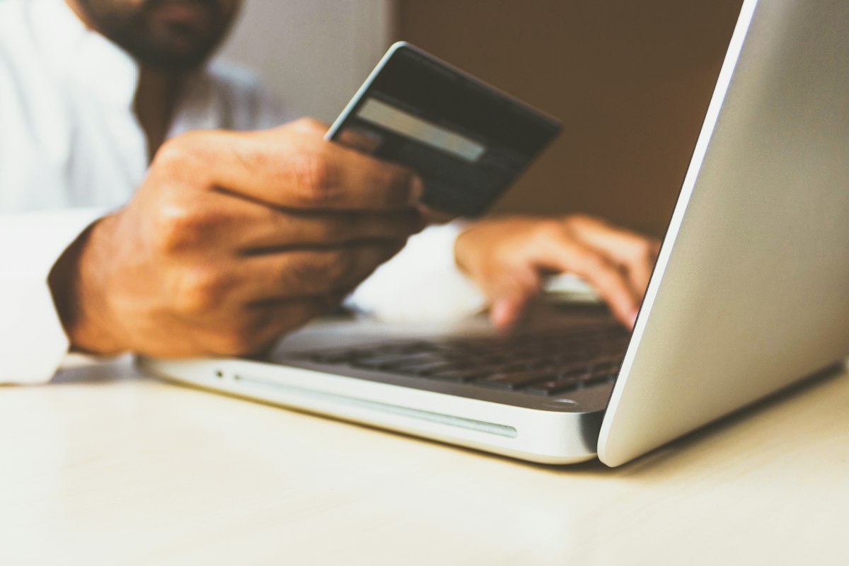 E-ticaret sitesinden kredi kartıyla online alışveriş